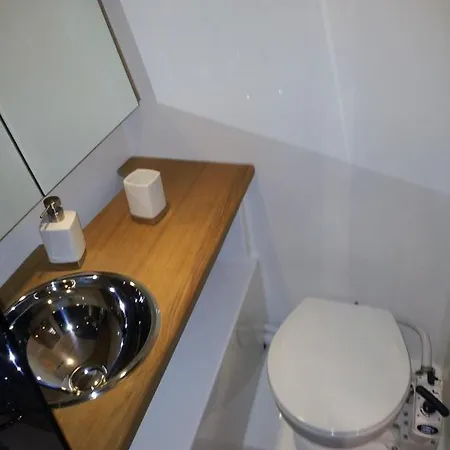 Aura Charter Bateau-hôtel