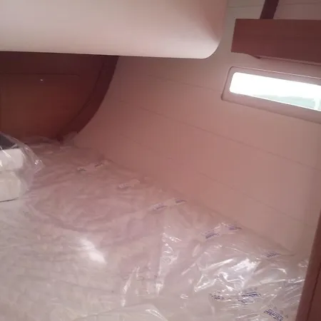 Aura Charter Bateau-hôtel Canneto (Lipari)